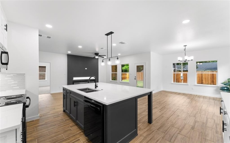 108 Lakeview Drive, Trinidad, TX 75163, 3 Bedrooms Bedrooms, ,2 BathroomsBathrooms,Residential,For Sale,108 Lakeview Drive,20984996