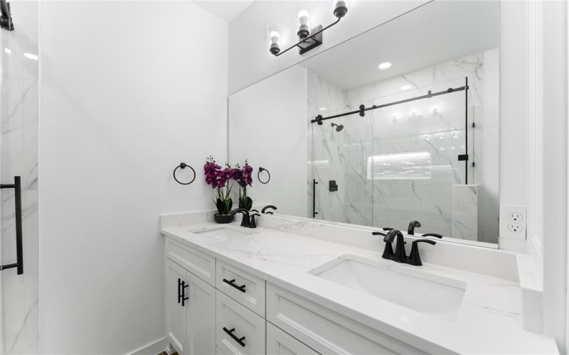 108 Lakeview Drive, Trinidad, TX 75163, 3 Bedrooms Bedrooms, ,2 BathroomsBathrooms,Residential,For Sale,108 Lakeview Drive,20984996