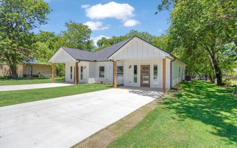 516 S 4th Street, Bonham, TX 75418, 6 Habitaciones Habitaciones , ,5 BañosBaños,Residential Multi Family,En Venta,516 S 4th Street,20985364