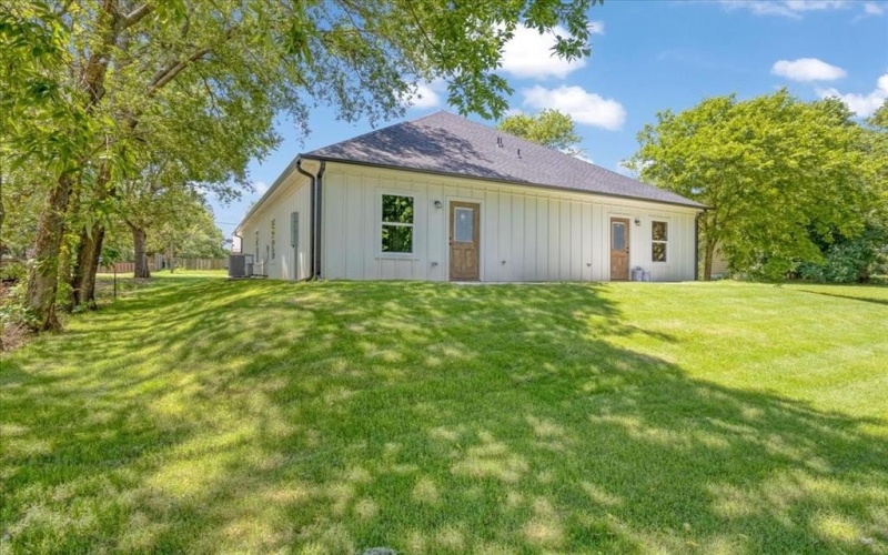 516 S 4th Street, Bonham, TX 75418, 6 Habitaciones Habitaciones , ,5 BañosBaños,Residential Multi Family,En Venta,516 S 4th Street,20985364