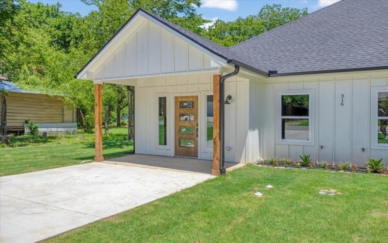 516 S 4th Street, Bonham, TX 75418, 6 Habitaciones Habitaciones , ,5 BañosBaños,Residential Multi Family,En Venta,516 S 4th Street,20985364