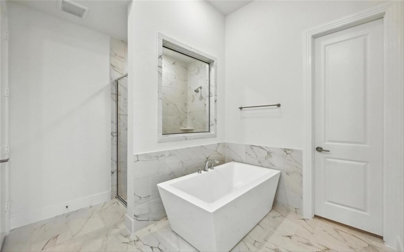 556 Lockhart Street, Waxahachie, TX 75165, 4 Bedrooms Bedrooms, ,3 BathroomsBathrooms,Residential,For Sale,556 Lockhart Street,20986225