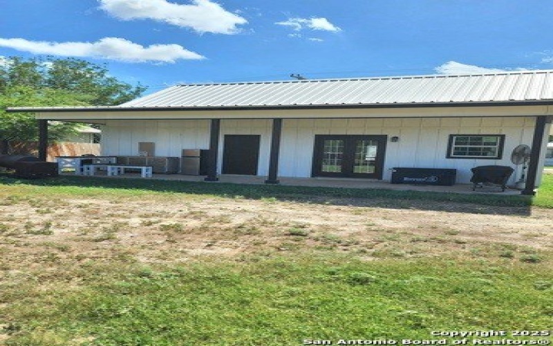 301 pickford, Sabinal, TX 78881, 2 Habitaciones Habitaciones , ,1 BañoBaños,Residential,En Venta,301 pickford,0,1880115
