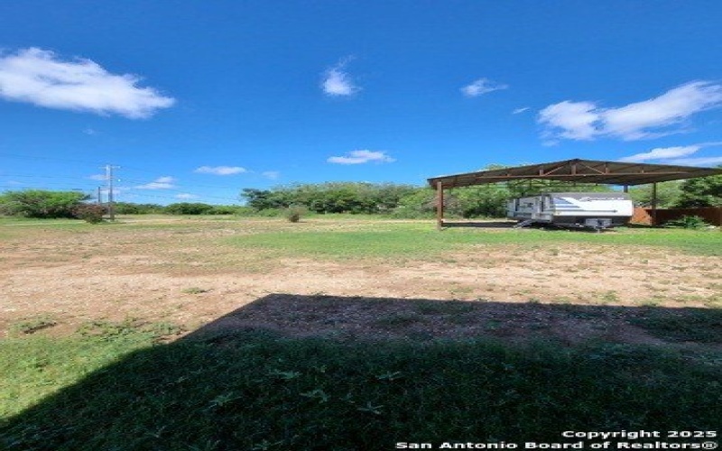 301 pickford, Sabinal, TX 78881, 2 Habitaciones Habitaciones , ,1 BañoBaños,Residential,En Venta,301 pickford,0,1880115