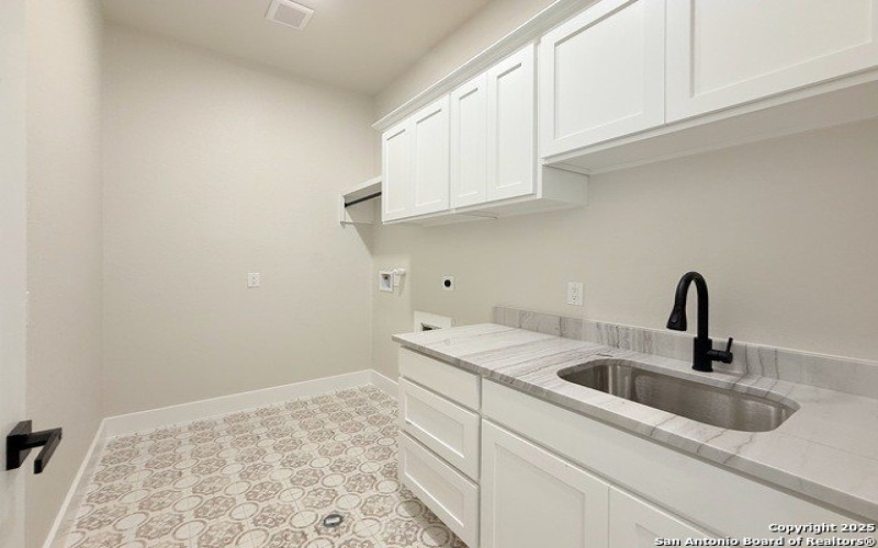 117 Pioneer Trl, Adkins, TX 78101, 5 Habitaciones Habitaciones , ,3 BañosBaños,Residential,En Venta,117 Pioneer Trl,1880141