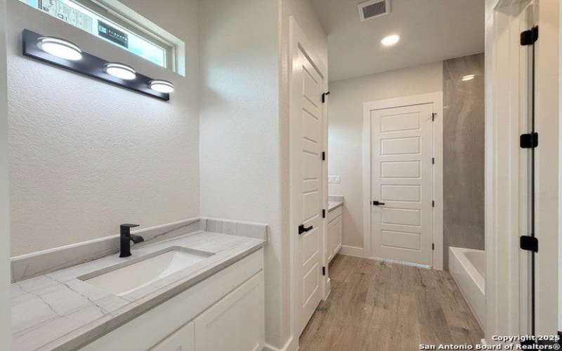 117 Pioneer Trl, Adkins, TX 78101, 5 Habitaciones Habitaciones , ,3 BañosBaños,Residential,En Venta,117 Pioneer Trl,1880141