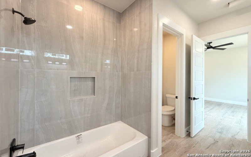117 Pioneer Trl, Adkins, TX 78101, 5 Habitaciones Habitaciones , ,3 BañosBaños,Residential,En Venta,117 Pioneer Trl,1880141