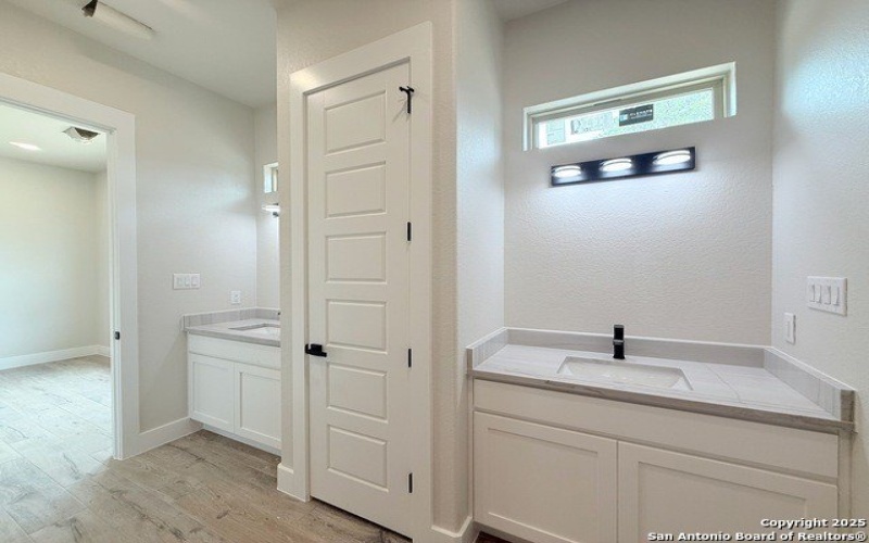 117 Pioneer Trl, Adkins, TX 78101, 5 Habitaciones Habitaciones , ,3 BañosBaños,Residential,En Venta,117 Pioneer Trl,1880141