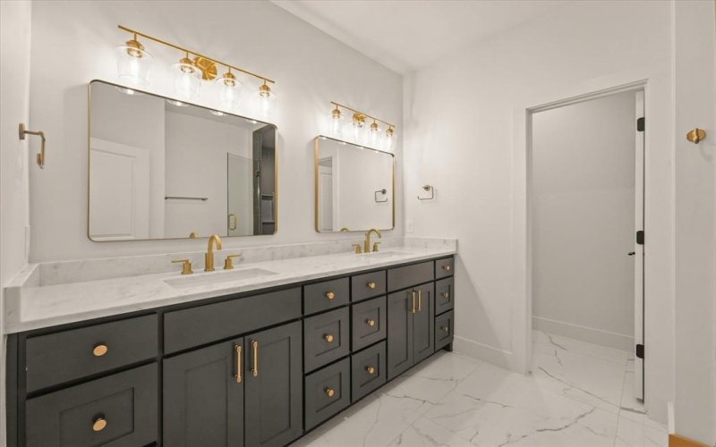 1030 Parkview Avenue, Dallas, TX 75223, 4 Bedrooms Bedrooms, ,3 BathroomsBathrooms,Residential,For Sale,1030 Parkview Avenue,0,20987532