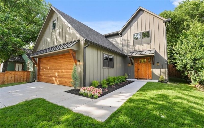 1030 Parkview Avenue, Dallas, TX 75223, 4 Bedrooms Bedrooms, ,3 BathroomsBathrooms,Residential,For Sale,1030 Parkview Avenue,0,20987532