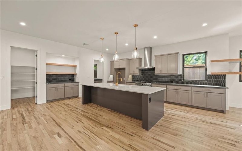 1030 Parkview Avenue, Dallas, TX 75223, 4 Bedrooms Bedrooms, ,3 BathroomsBathrooms,Residential,For Sale,1030 Parkview Avenue,0,20987532