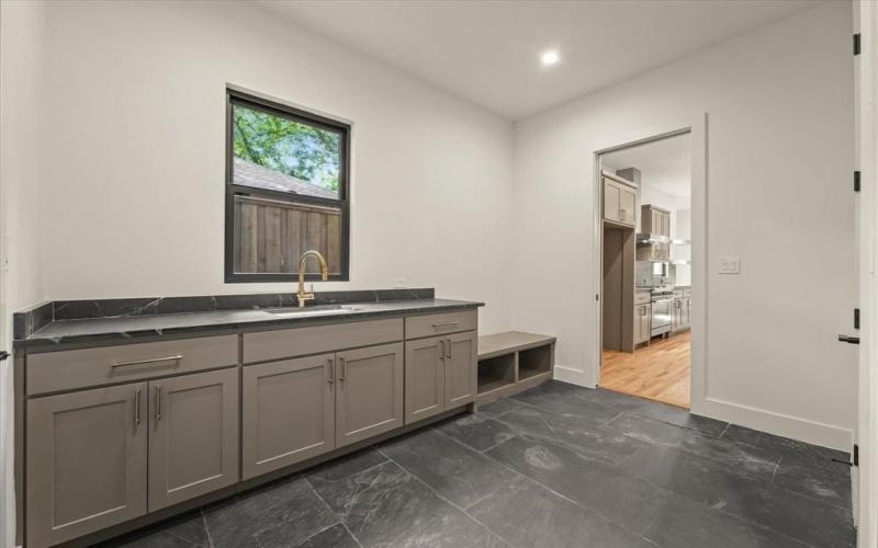 1030 Parkview Avenue, Dallas, TX 75223, 4 Bedrooms Bedrooms, ,3 BathroomsBathrooms,Residential,For Sale,1030 Parkview Avenue,0,20987532