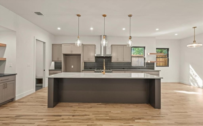 1030 Parkview Avenue, Dallas, TX 75223, 4 Bedrooms Bedrooms, ,3 BathroomsBathrooms,Residential,For Sale,1030 Parkview Avenue,0,20987532