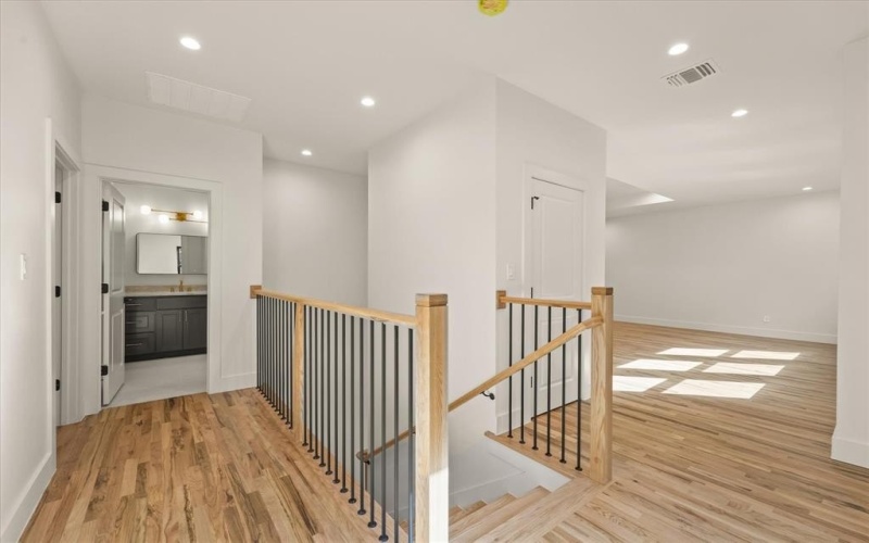 1030 Parkview Avenue, Dallas, TX 75223, 4 Bedrooms Bedrooms, ,3 BathroomsBathrooms,Residential,For Sale,1030 Parkview Avenue,0,20987532