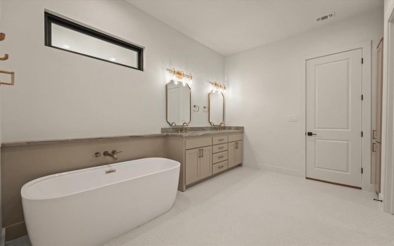 1030 Parkview Avenue, Dallas, TX 75223, 4 Bedrooms Bedrooms, ,3 BathroomsBathrooms,Residential,For Sale,1030 Parkview Avenue,0,20987532