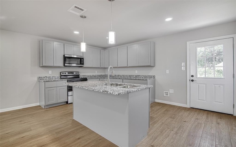 5836/5840 Eastland Street, Fort Worth, TX 76119, 5 Habitaciones Habitaciones , ,5 BañosBaños,Residential Multi Family,En Venta,5836/5840 Eastland Street,20987615