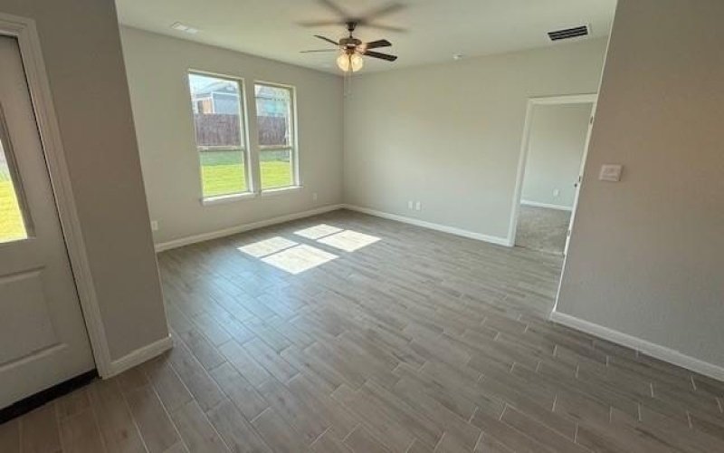 1920 PREAKNESS Drive, Granbury, TX 76049, 4 Habitaciones Habitaciones , ,2 BañosBaños,Residential,En Venta,1920 PREAKNESS Drive,20985985