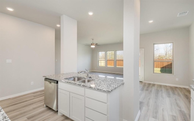 2617 DONELLA Drive, Denton, TX 76207, 5 Habitaciones Habitaciones , ,3 BañosBaños,Residential,En Venta,2617 DONELLA Drive,20986644