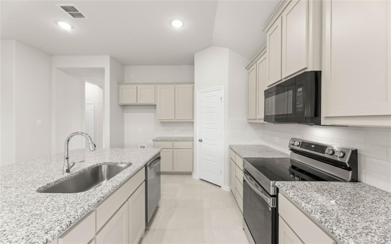 1160 Avery Road, Granbury, TX 76049, 3 Bedrooms Bedrooms, ,2 BathroomsBathrooms,Residential,For Sale,1160 Avery Road,20986949