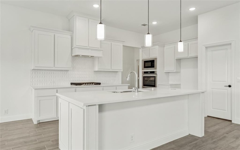 913 Cannes Drive, Red Oak, TX 75154, 5 Bedrooms Bedrooms, ,5 BathroomsBathrooms,Residential,For Sale,913 Cannes Drive,20987055