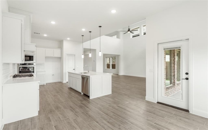 913 Cannes Drive, Red Oak, TX 75154, 5 Bedrooms Bedrooms, ,5 BathroomsBathrooms,Residential,For Sale,913 Cannes Drive,20987055
