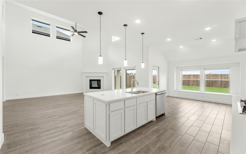 913 Cannes Drive, Red Oak, TX 75154, 5 Bedrooms Bedrooms, ,5 BathroomsBathrooms,Residential,For Sale,913 Cannes Drive,20987055