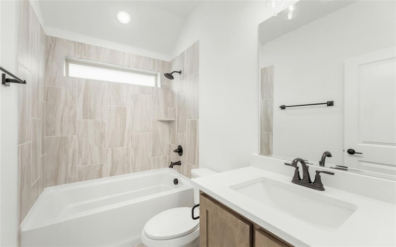 913 Cannes Drive, Red Oak, TX 75154, 5 Bedrooms Bedrooms, ,5 BathroomsBathrooms,Residential,For Sale,913 Cannes Drive,20987055