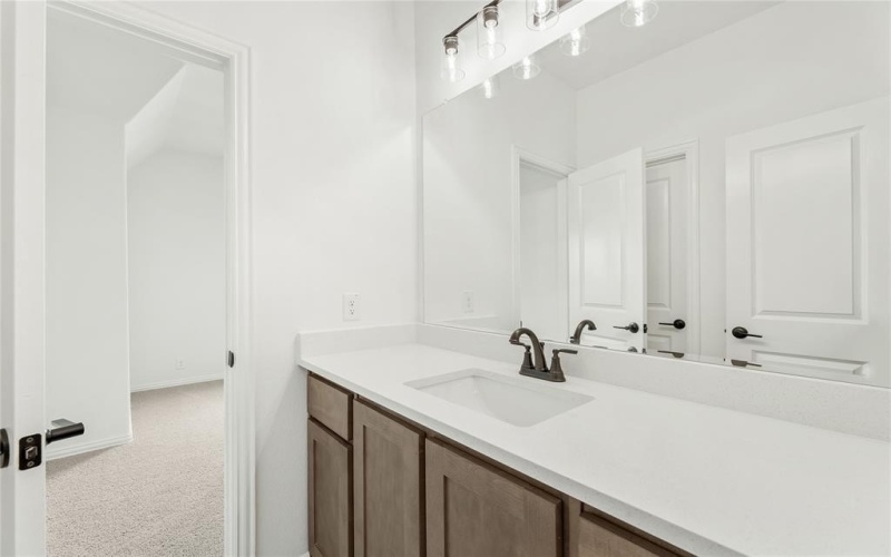 913 Cannes Drive, Red Oak, TX 75154, 5 Bedrooms Bedrooms, ,5 BathroomsBathrooms,Residential,For Sale,913 Cannes Drive,20987055