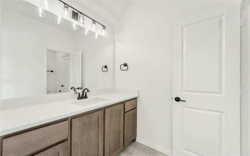 913 Cannes Drive, Red Oak, TX 75154, 5 Bedrooms Bedrooms, ,5 BathroomsBathrooms,Residential,For Sale,913 Cannes Drive,20987055