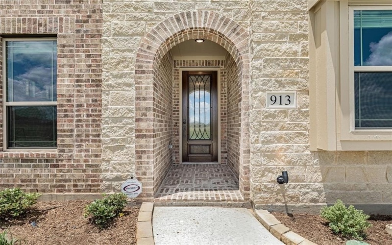 913 Cannes Drive, Red Oak, TX 75154, 5 Bedrooms Bedrooms, ,5 BathroomsBathrooms,Residential,For Sale,913 Cannes Drive,20987055
