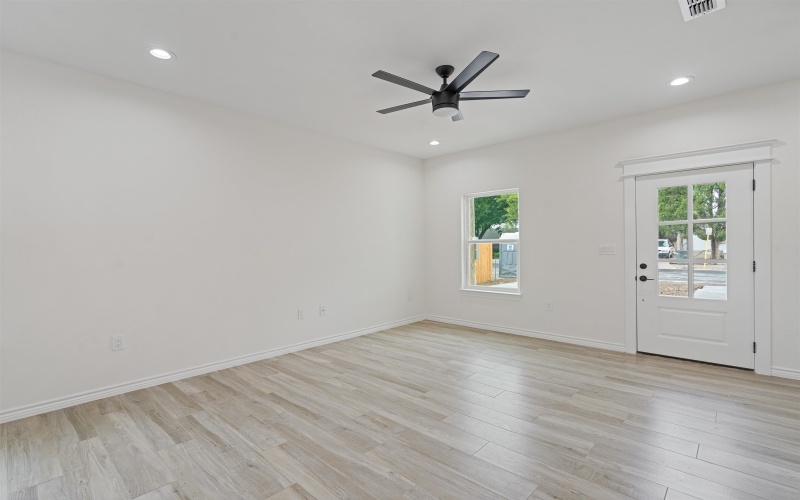 406 E Cortinas, Del Rio, TX 78840, 3 Habitaciones Habitaciones , ,2 BañosBaños,Residential,En Venta,406 E Cortinas,207230