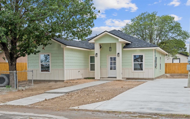 406 E Cortinas, Del Rio, TX 78840, 3 Habitaciones Habitaciones , ,2 BañosBaños,Residential,En Venta,406 E Cortinas,207230