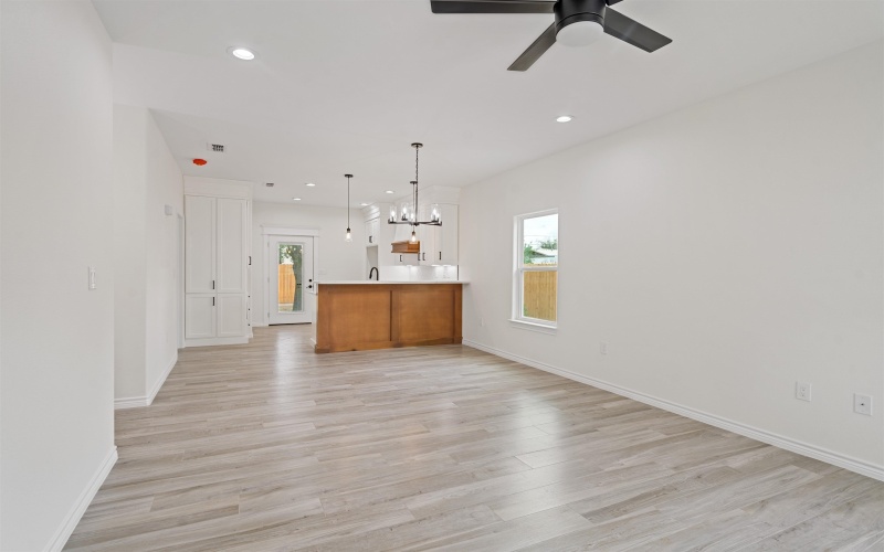 406 E Cortinas, Del Rio, TX 78840, 3 Habitaciones Habitaciones , ,2 BañosBaños,Residential,En Venta,406 E Cortinas,207230