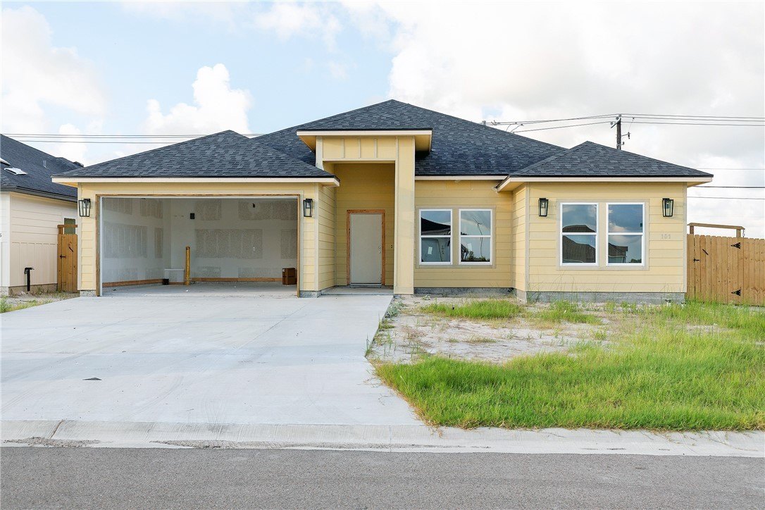 101 Traditions Drive, Rockport, TX 78382, 4 Bedrooms Bedrooms, ,3 BathroomsBathrooms,Residential,For Sale,101 Traditions Drive,455278