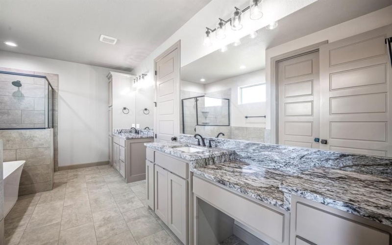 3701 Tremont Lane, Granbury, TX 76049, 4 Bedrooms Bedrooms, ,3 BathroomsBathrooms,Residential,For Sale,3701 Tremont Lane,20988569