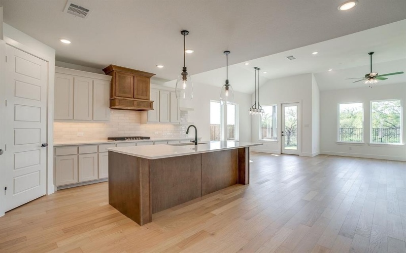 1656 Cedar Elm Way, Burleson, TX 76028, 4 Habitaciones Habitaciones , ,2 BañosBaños,Residential,En Venta,1656 Cedar Elm Way,0,20988608