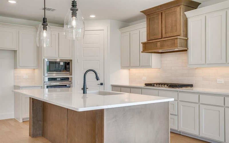 1656 Cedar Elm Way, Burleson, TX 76028, 4 Habitaciones Habitaciones , ,2 BañosBaños,Residential,En Venta,1656 Cedar Elm Way,0,20988608