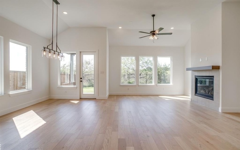 1656 Cedar Elm Way, Burleson, TX 76028, 4 Habitaciones Habitaciones , ,2 BañosBaños,Residential,En Venta,1656 Cedar Elm Way,0,20988608