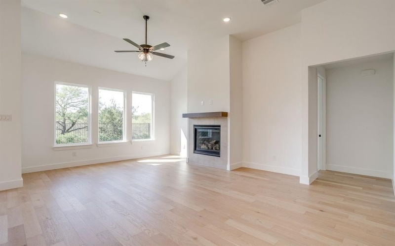 1656 Cedar Elm Way, Burleson, TX 76028, 4 Habitaciones Habitaciones , ,2 BañosBaños,Residential,En Venta,1656 Cedar Elm Way,0,20988608