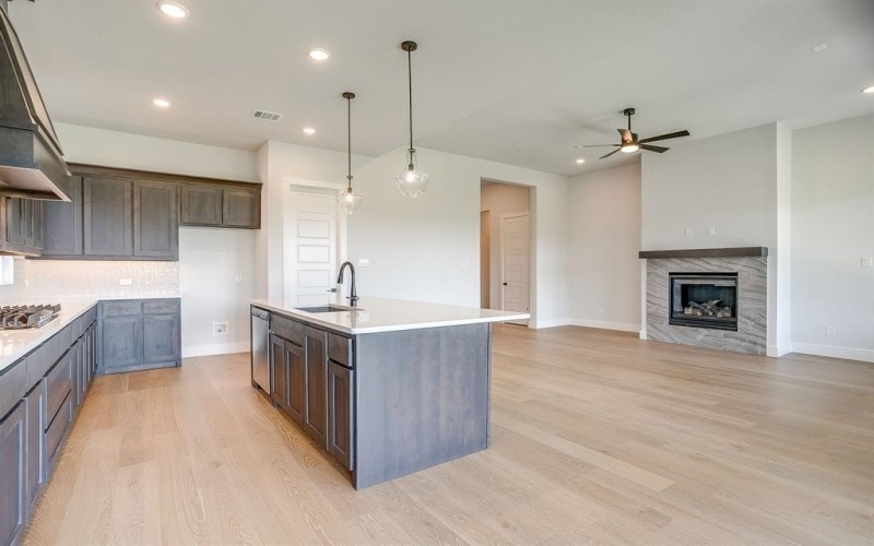 1660 Cedar Elm Way, Burleson, TX 76028, 4 Habitaciones Habitaciones , ,2 BañosBaños,Residential,En Venta,1660 Cedar Elm Way,0,20988661