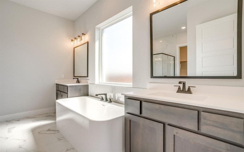 1660 Cedar Elm Way, Burleson, TX 76028, 4 Habitaciones Habitaciones , ,2 BañosBaños,Residential,En Venta,1660 Cedar Elm Way,0,20988661