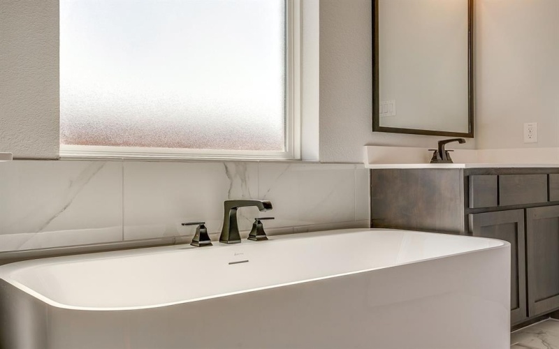 1660 Cedar Elm Way, Burleson, TX 76028, 4 Habitaciones Habitaciones , ,2 BañosBaños,Residential,En Venta,1660 Cedar Elm Way,0,20988661