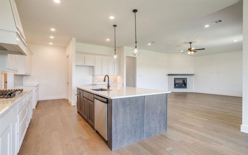 1652 Sequoia Way, Burleson, TX 76028, 4 Bedrooms Bedrooms, ,3 BathroomsBathrooms,Residential,For Sale,1652 Sequoia Way,0,20988707