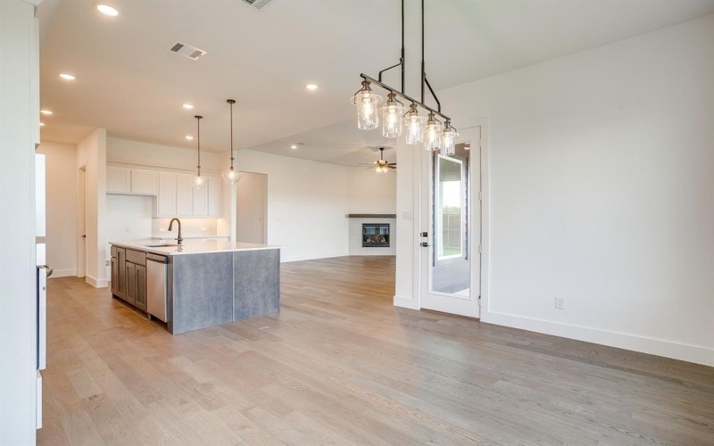 1652 Sequoia Way, Burleson, TX 76028, 4 Bedrooms Bedrooms, ,3 BathroomsBathrooms,Residential,For Sale,1652 Sequoia Way,0,20988707