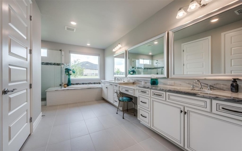 10008 Baywood Court, Denton, TX 76207, 2 Bedrooms Bedrooms, ,2 BathroomsBathrooms,Residential,For Sale,10008 Baywood Court,20982877