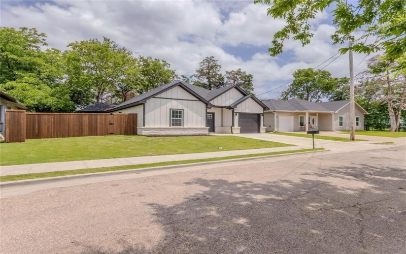 1903 King Street, Greenville, TX 75401, 3 Bedrooms Bedrooms, ,2 BathroomsBathrooms,Residential,For Sale,1903 King Street,20986511