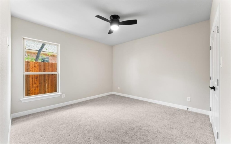 1806 AVENUE F, Grand Prairie, TX 75051, 4 Habitaciones Habitaciones , ,2 BañosBaños,Residential,En Venta,1806 AVENUE F,20987846