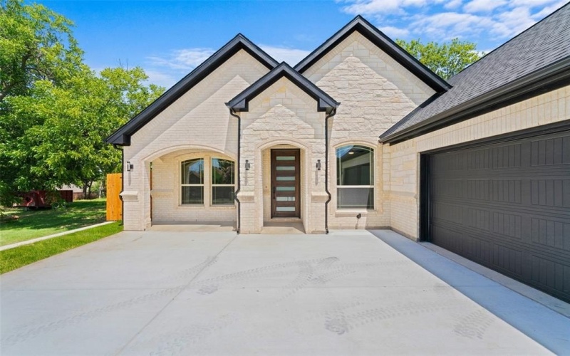 1806 AVENUE F, Grand Prairie, TX 75051, 4 Habitaciones Habitaciones , ,2 BañosBaños,Residential,En Venta,1806 AVENUE F,20987846