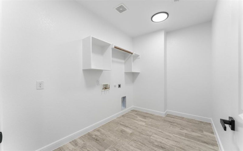 1806 AVENUE F, Grand Prairie, TX 75051, 4 Habitaciones Habitaciones , ,2 BañosBaños,Residential,En Venta,1806 AVENUE F,20987846