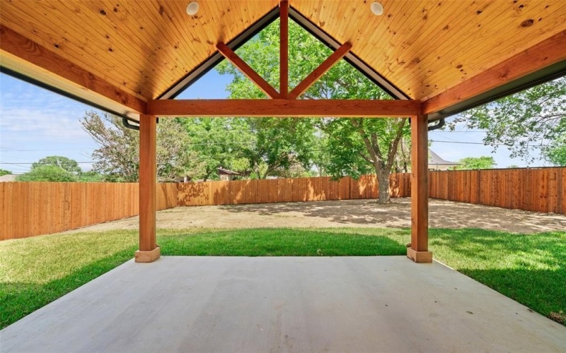 1806 AVENUE F, Grand Prairie, TX 75051, 4 Habitaciones Habitaciones , ,2 BañosBaños,Residential,En Venta,1806 AVENUE F,20987846